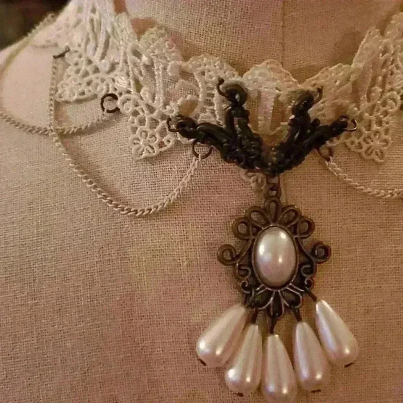 Lace necklace - Picture 2 of 2